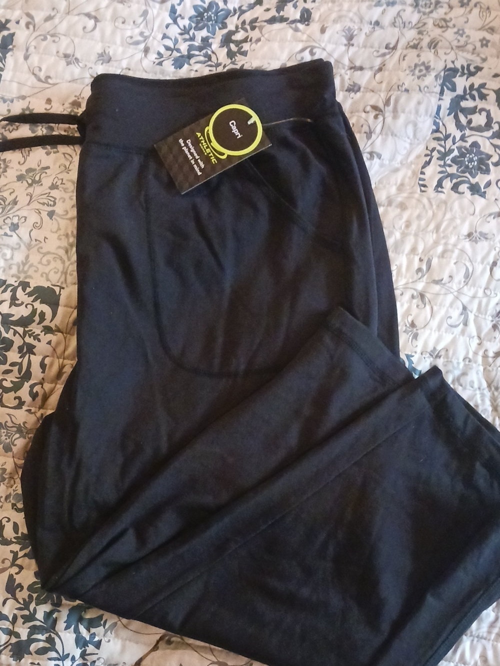 Athletic Works Black Women’s Active Jogger Capris